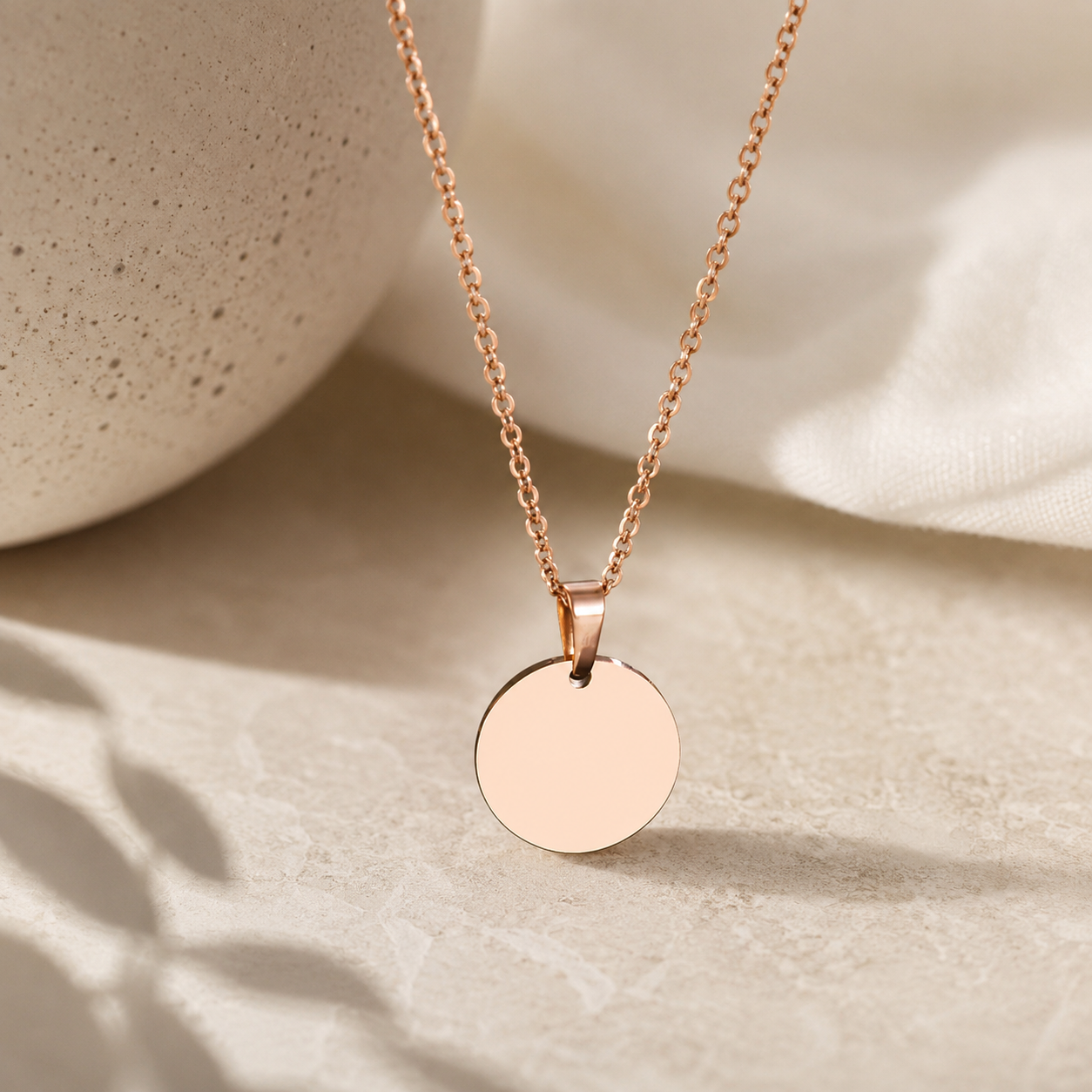 Isla Circle Pendant Necklace