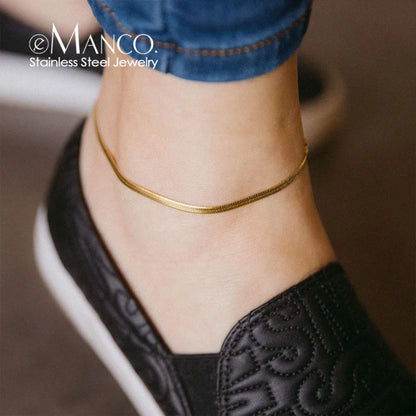 Sable Snake Chain Anklet on model