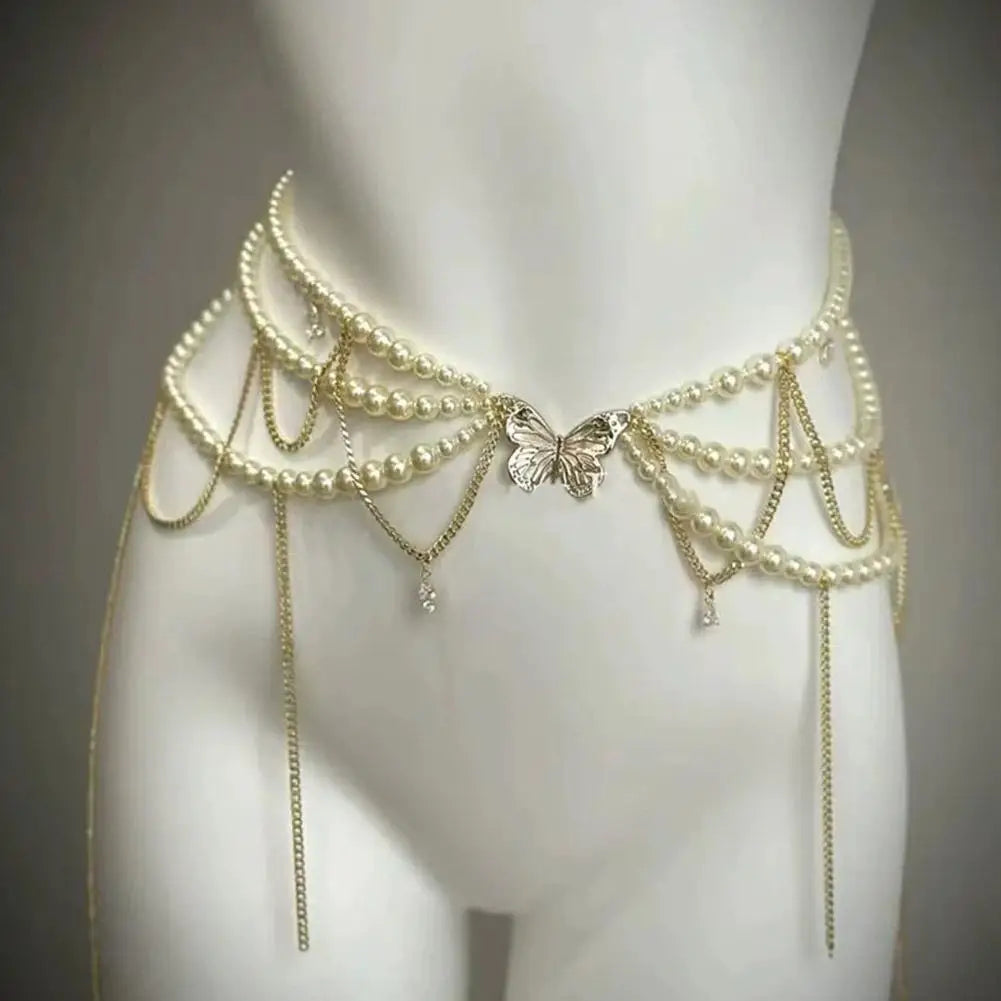 Perle Pearl Waist Chain on model
