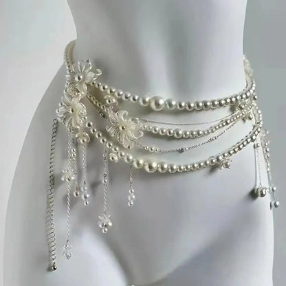 Perle Pearl Waist Chain close up